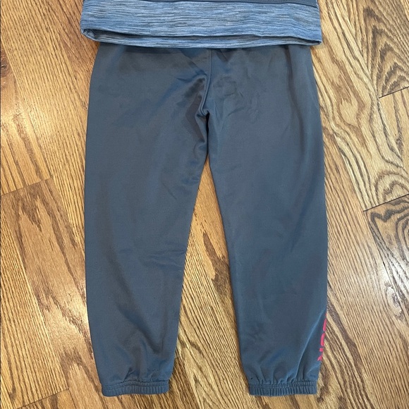 Boy’s Under Armour Matching Sweatsuit. Size 5. Excellent to Like New Condition. - Picture 11 of 13